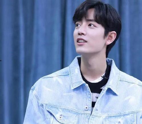 穿成娱乐圈小糊咖只想摆烂吃瓜,娱乐圈摆烂小糊咖的逆袭之路