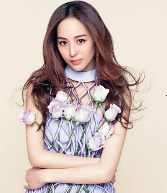 娱乐吃瓜女艺人喜欢显摆,女艺人显摆成风，炫富行为引发热议