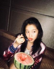 娱乐吃瓜女配图片,娱乐界的另类“瓜王”